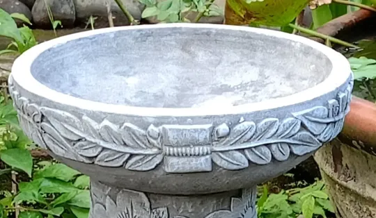 Medan - Bowl with leaf motive, Ø 29 cm | cast stone 